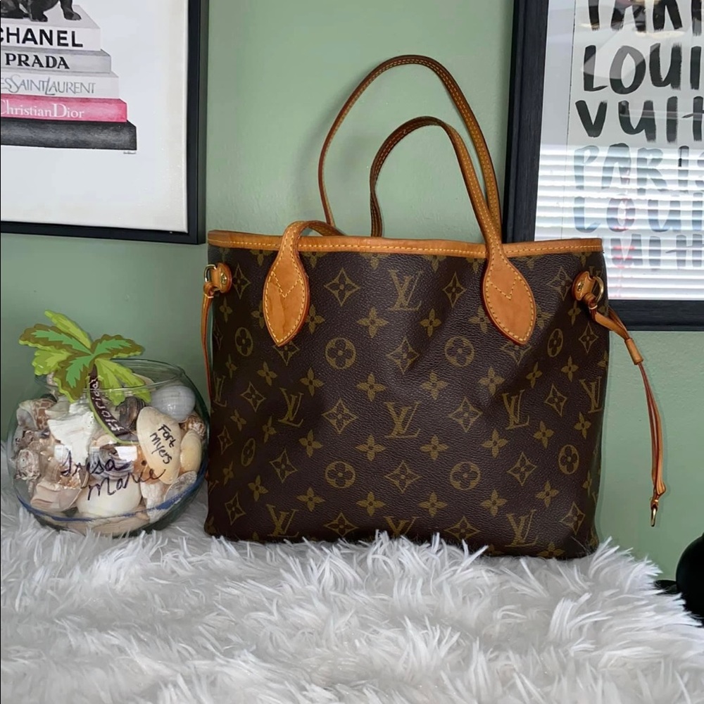 Authentic Louis Vuitton never full pm. Gently used.